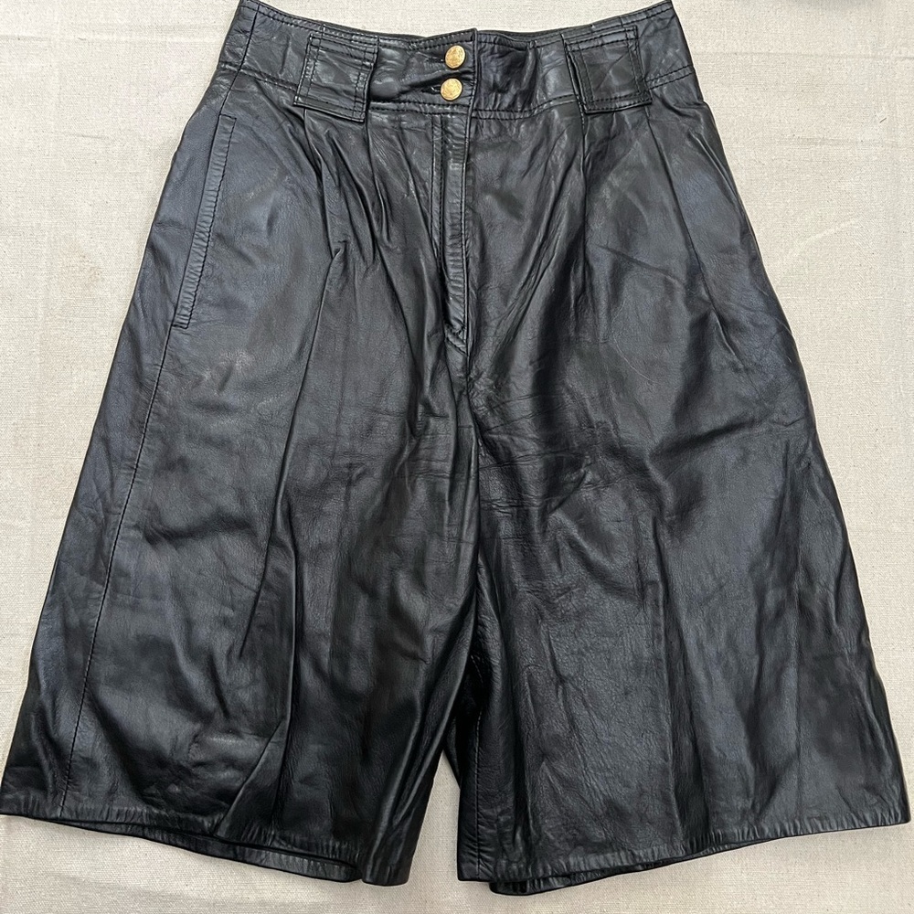 Rare 1980s Mondi Black Leather Jacket + Culotte Shorts Set - Picture 5 of 16